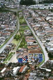 Urbanização de favela na bacia da Guarapiranga